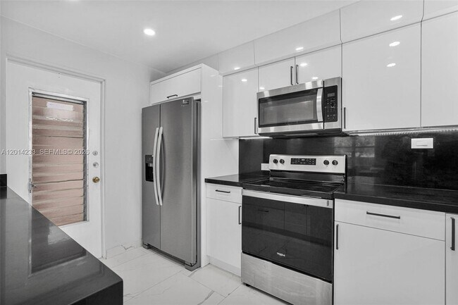 Building Photo - 1075 93rd St