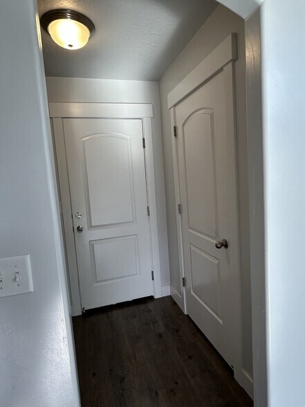 Building Photo - 221 N Stone Gate Dr
