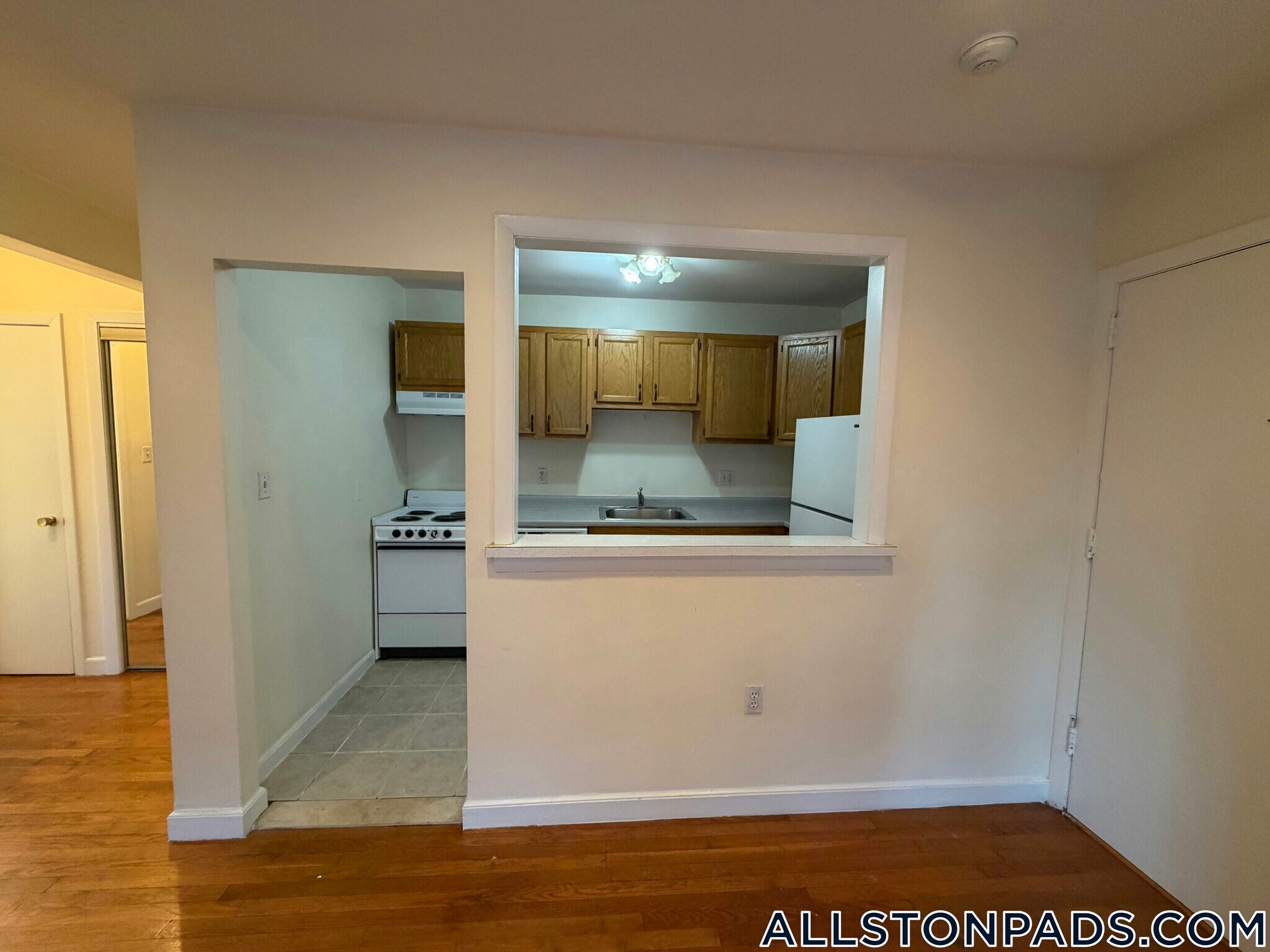 Building Photo - 34 Gardner St