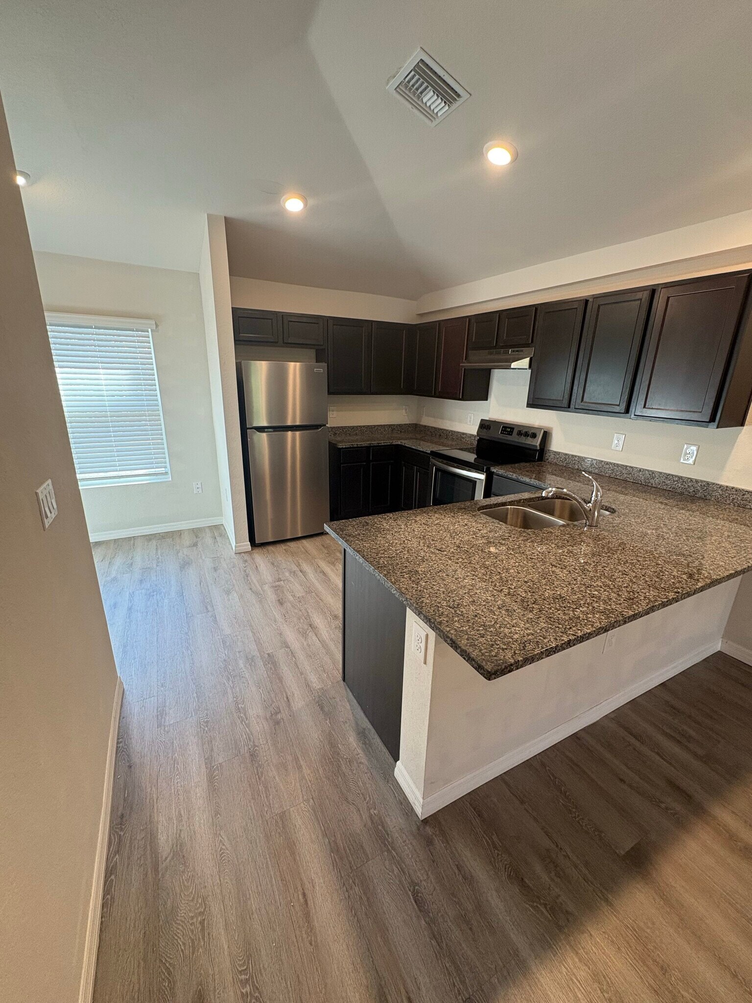 Building Photo - 12007 Henley Ave