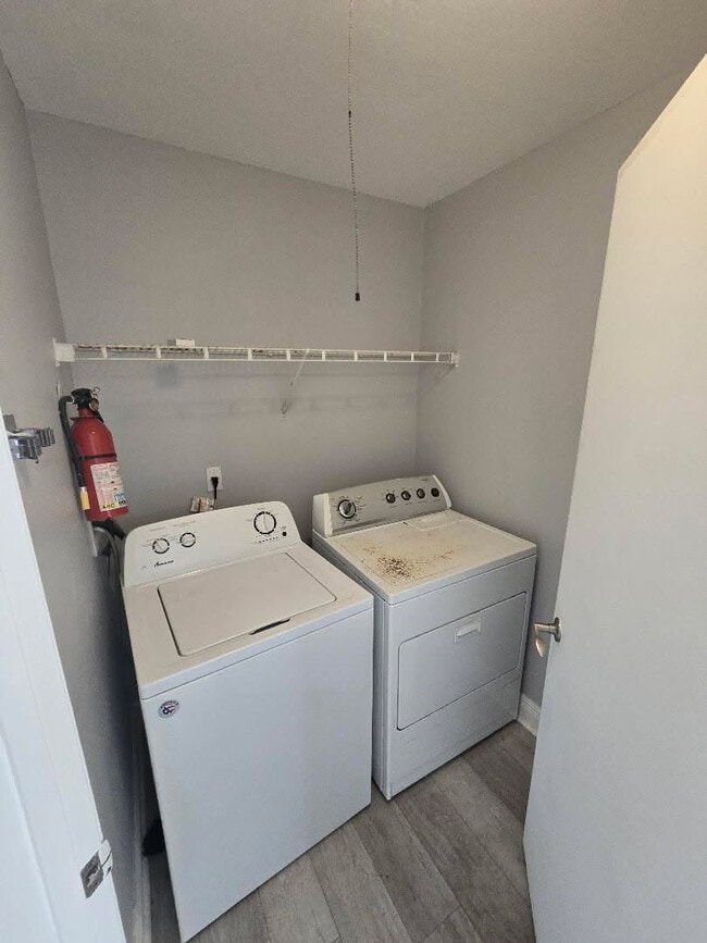 Building Photo - 715 Sugar Bay Way