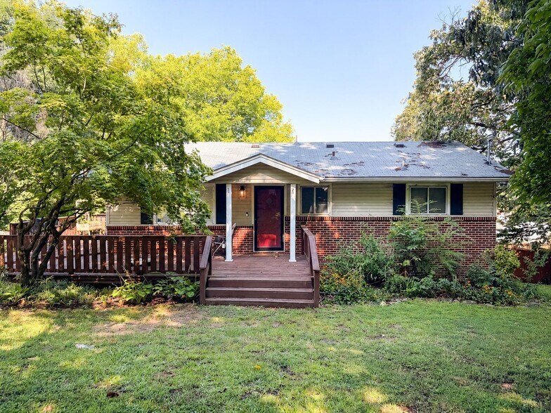 Building Photo - 1309 Labrea Dr