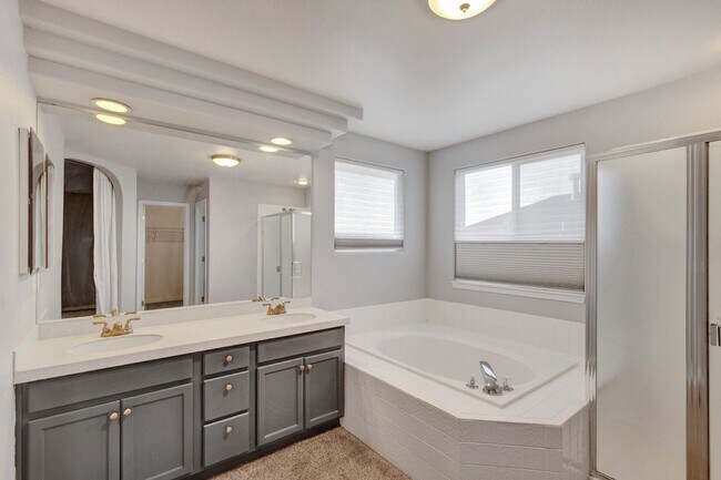 Building Photo - Stunning home on Millstream for rent!