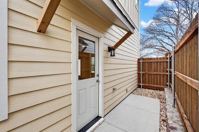 Building Photo - 502 E Kimball St