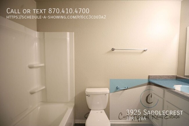 Building Photo - Move in special $700!! Beautiful 3 bed / 2...