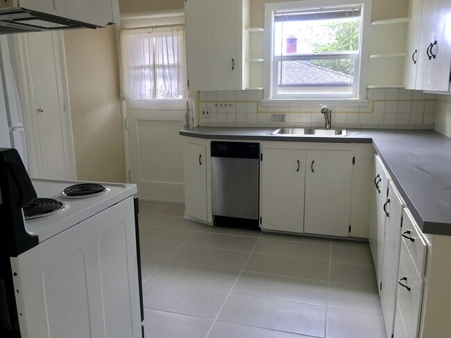 Building Photo - Beautiful Home In Prime Location Bordering Crown Hill and Whittier Heights!
