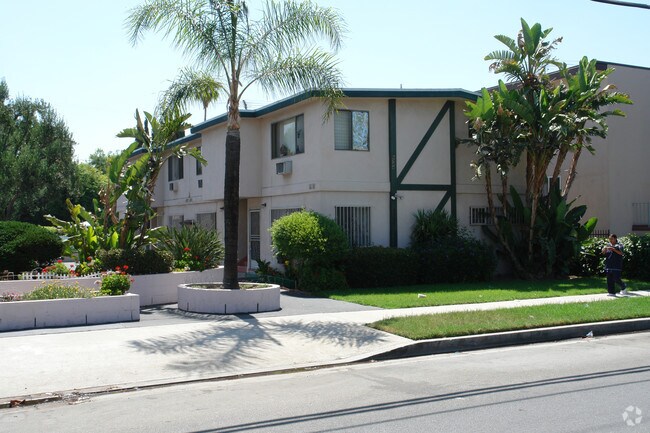 Primary Photo - 6944-6954 Coldwater Canyon Ave
