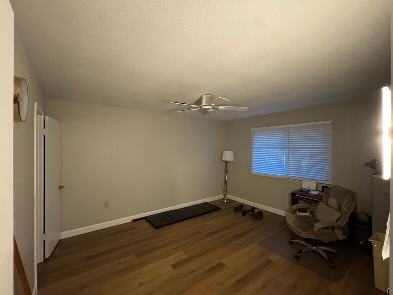 Building Photo - 20018 N Lakeforest Dr