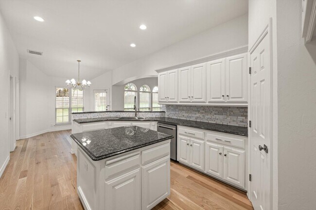 Building Photo - Exclusive Luxury Lease-124 N Crosstimber T...