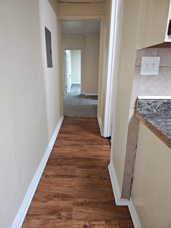 Building Photo - 850-850 Capouse Ave