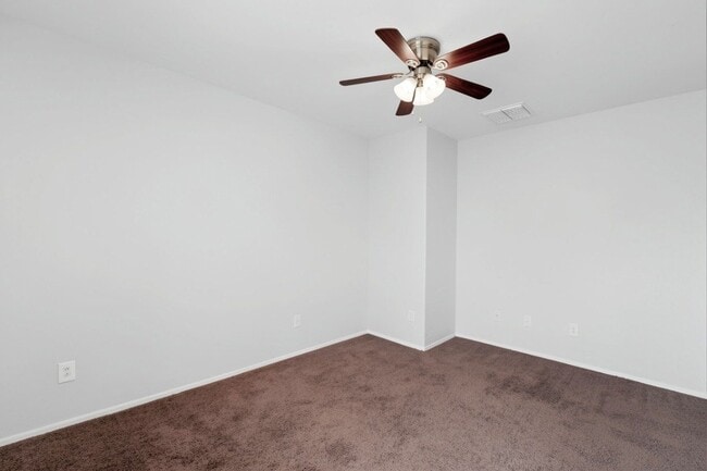 Building Photo - 2220 S Ponderosa Dr