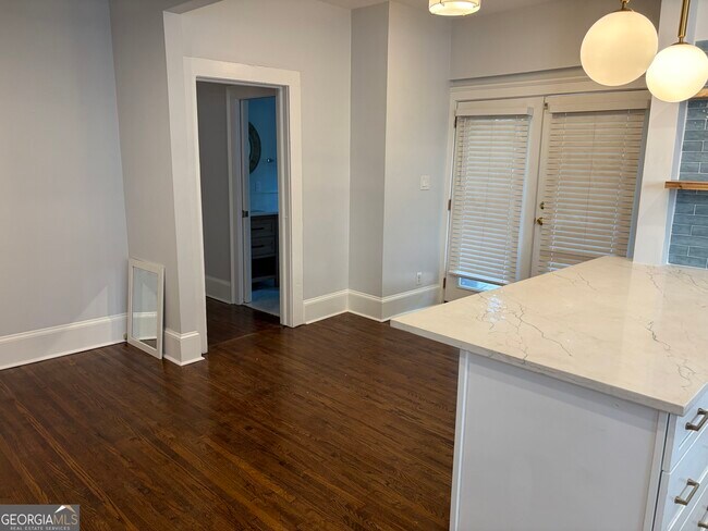 Building Photo - 888 Vedado Way NE