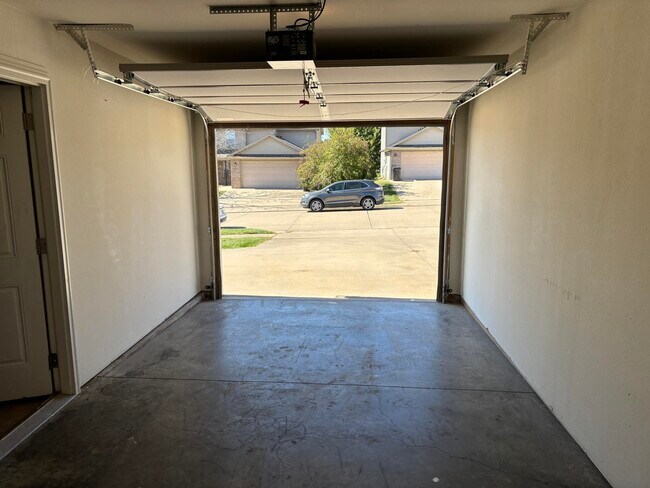 Building Photo - 4012 Snowy Owl Dr