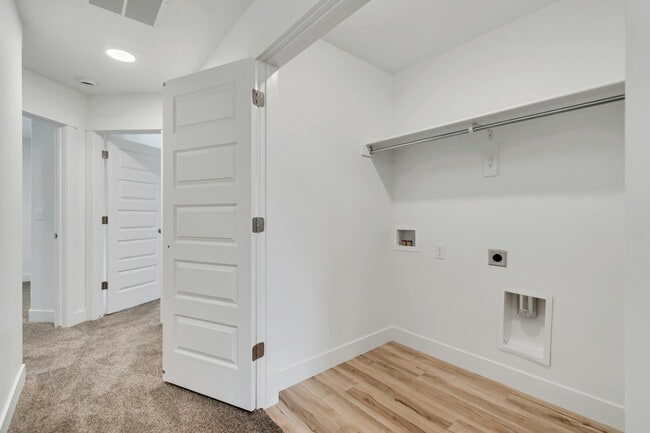 Building Photo - 672 S 4500 S