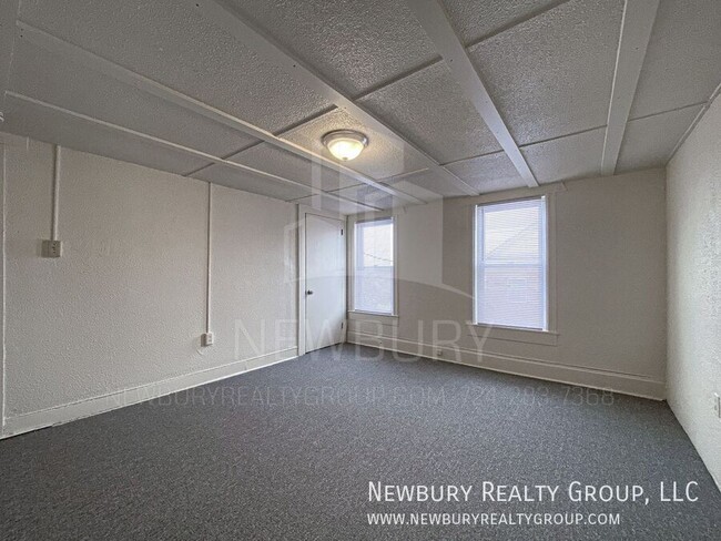 Building Photo - 29 Hickory St