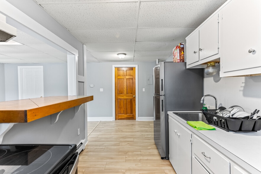 Building Photo - 547 White Mountain Hwy