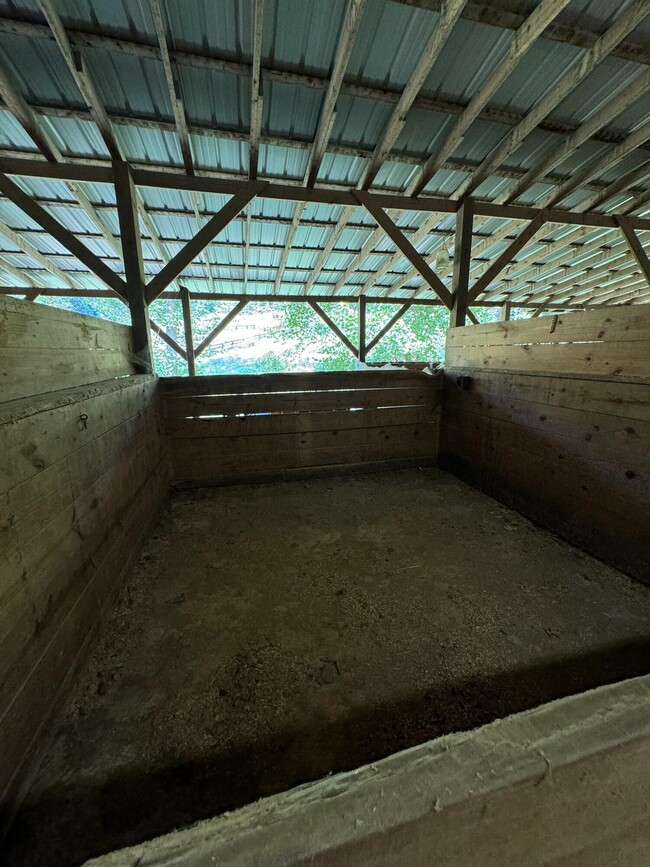 Building Photo - 1680 Lower Hatcher Creek Rd