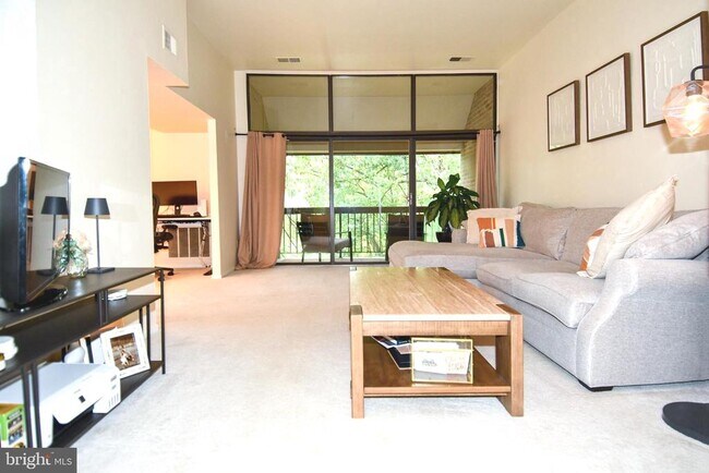 Building Photo - 1672 Parkcrest Cir