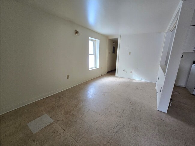 Building Photo - 130 E Elisha St