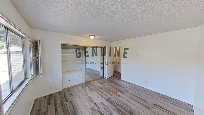 Building Photo - 1107 W Memory Ln