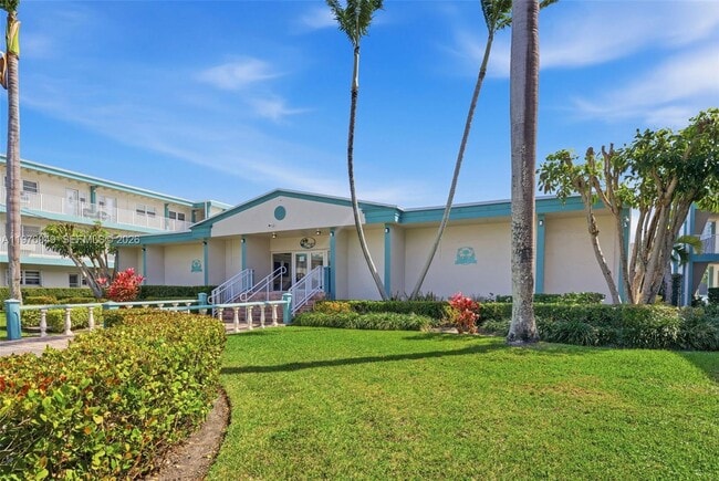 Building Photo - 3922 NE 166th St