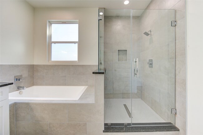 Building Photo - 2919 El Fenice Ln