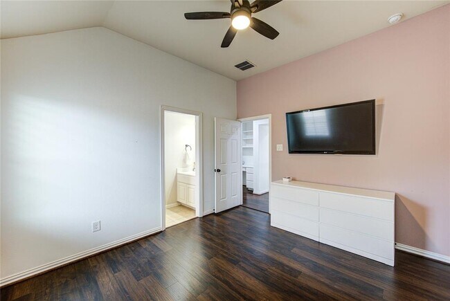 Building Photo - 27818 Pinpoint Crossing Dr