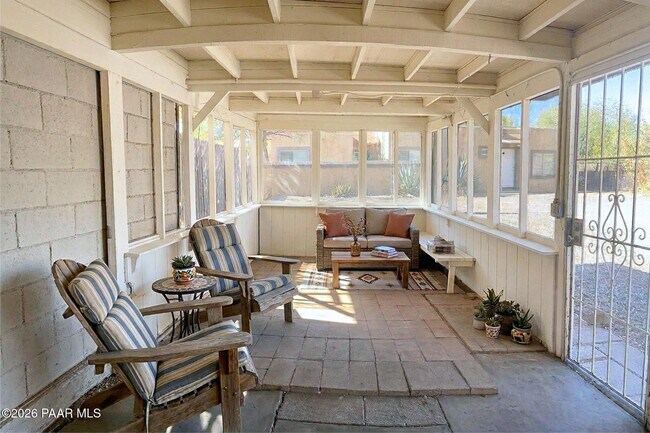 Building Photo - 2143 N Bell Ave