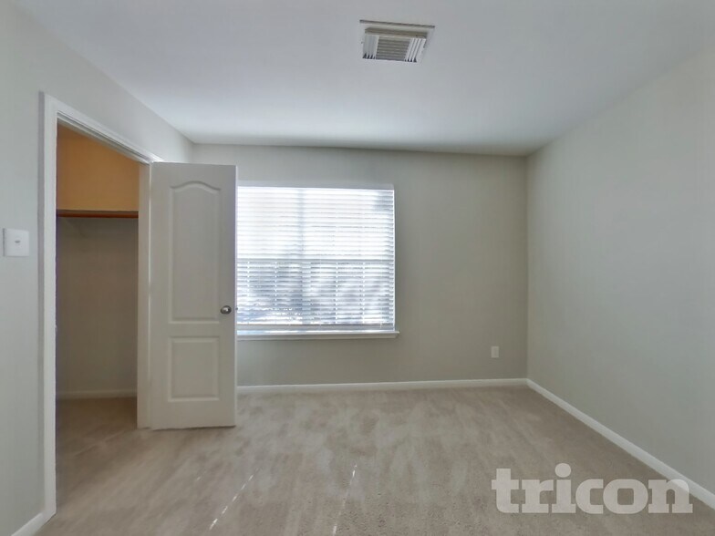 Building Photo - 1910 Flycaster Dr