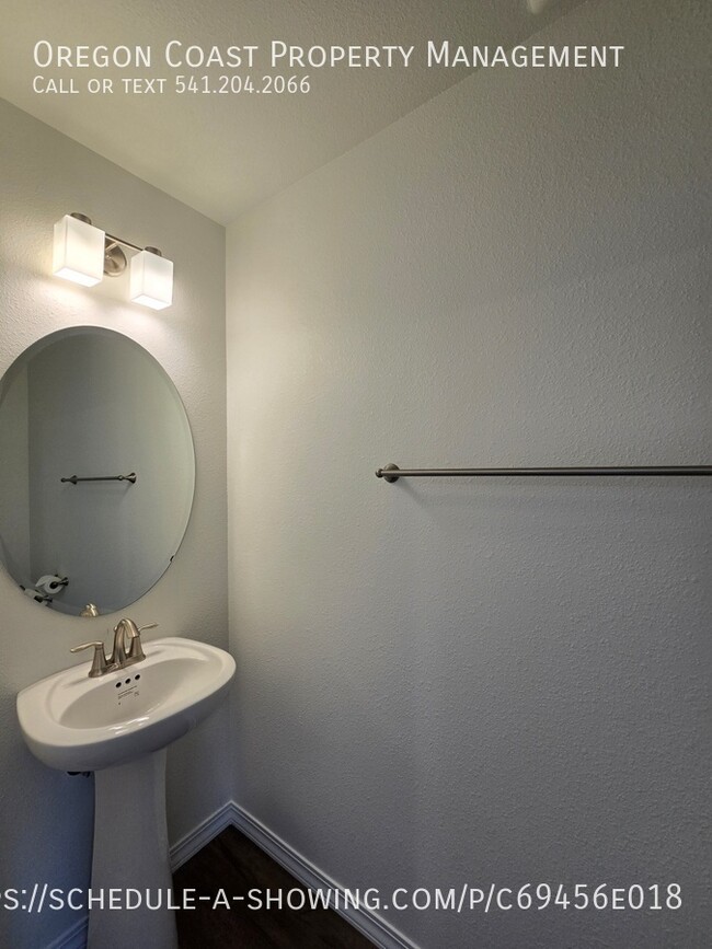 Building Photo - 4822 SW 48th Ct