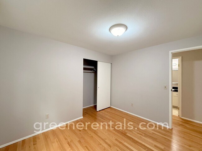Building Photo - 3BD/1BA West Olympia Rambler