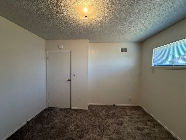 Building Photo - Orcutt Single Story Ranch Style Home Near Waller Park/Highway 135