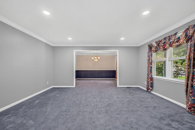 Building Photo - 1037 Law Ln