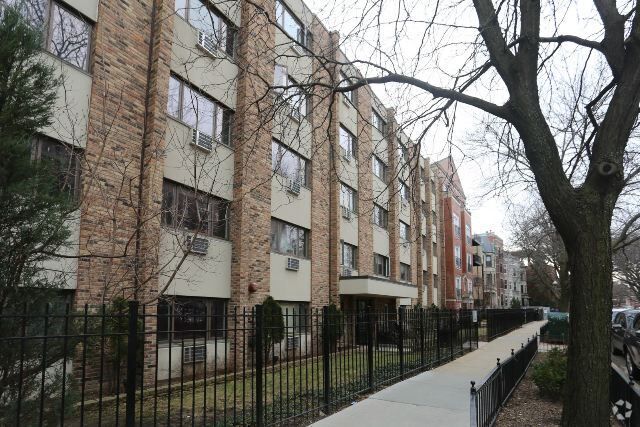 Building Photo - 628 W Wrightwood Ave