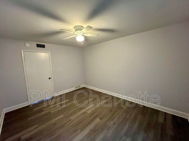 Building Photo - 831 McAlway Rd