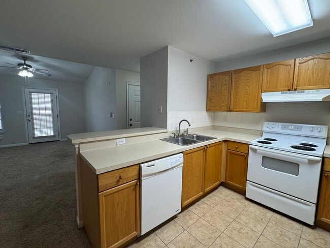 Building Photo - Gated Community - 1 Bedroom minutes to Ame...