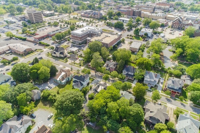 Building Photo - 130 Reid St