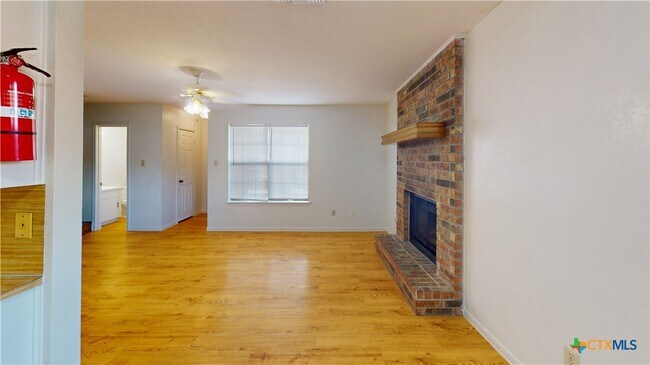 Building Photo - 3705 Hereford Ln