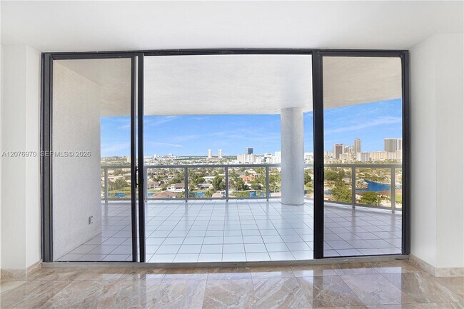 Building Photo - 3600 Yacht Club Dr