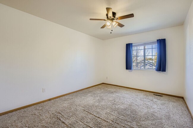 Building Photo - 4154 La Junta Dr