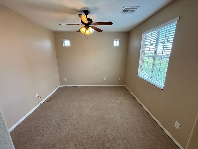 Building Photo - Elegant 3Bed/3Bath Home with Loft in the P...