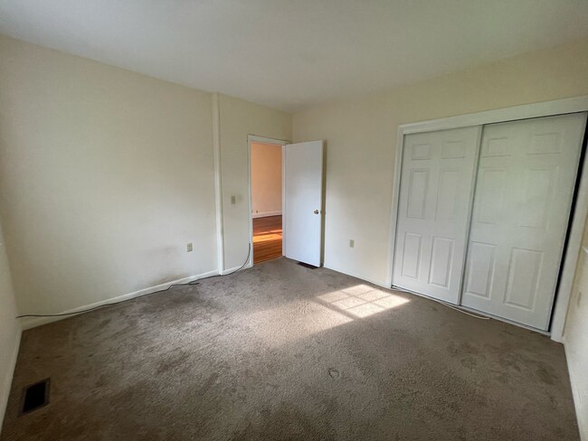 Bedroom 2 - 1356 Winton Rd S