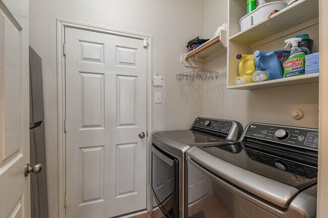 Building Photo - 3110 Legends Mist Dr