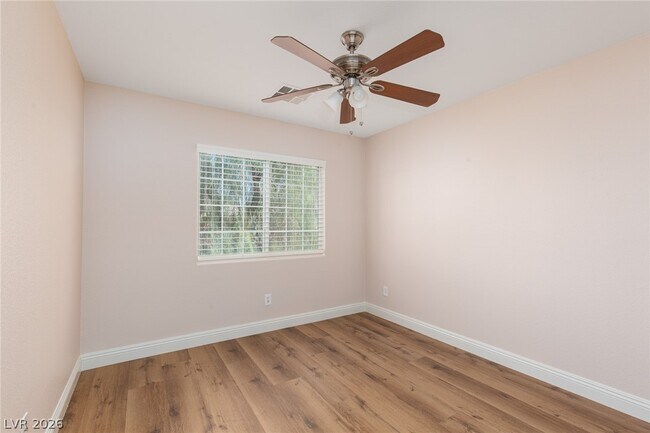 Building Photo - 5163 Tunnel Falls Dr