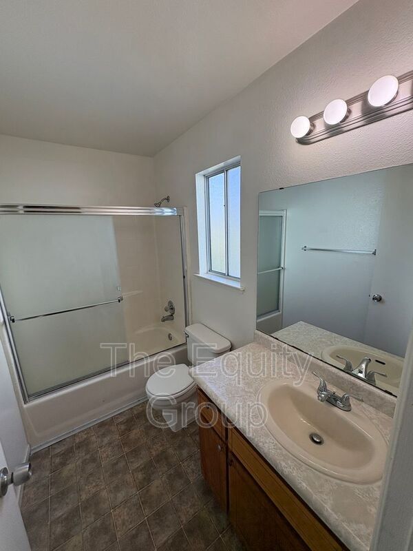 Building Photo - 2408 W Packwood Dr