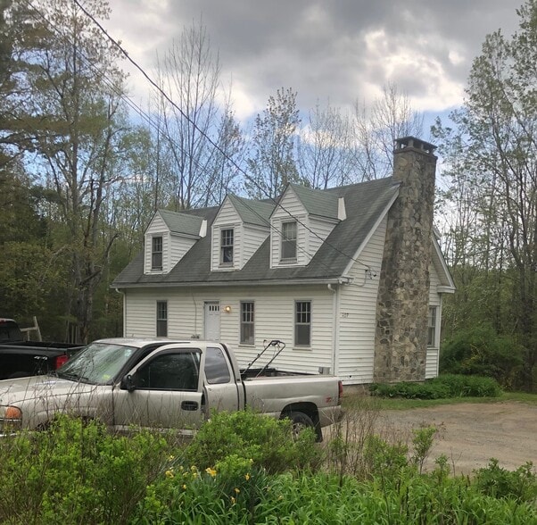 Building Photo - 207 Stillwater Ave