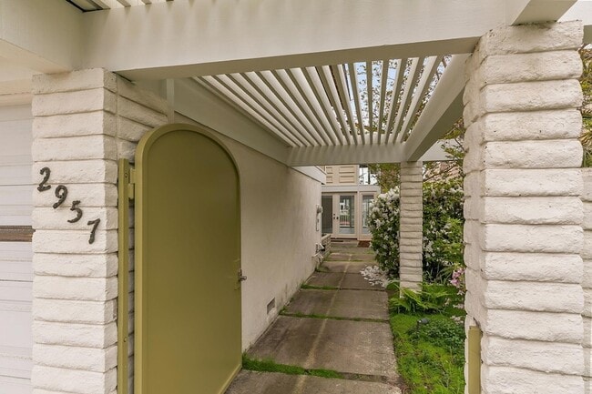 Building Photo - 2957 Seaview Ave