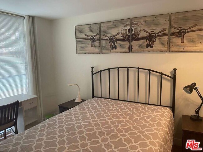 Building Photo - 4267 Marina City Dr