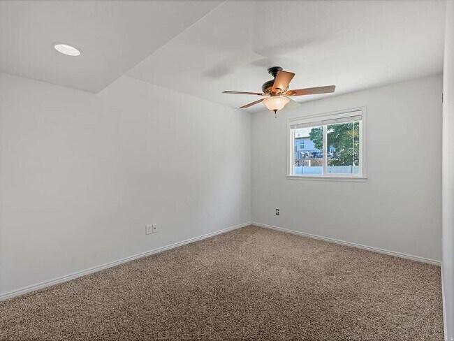 Building Photo - 991 Oldham Dr