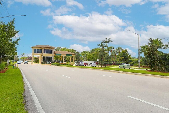 Building Photo - 900 SW 142nd Ave